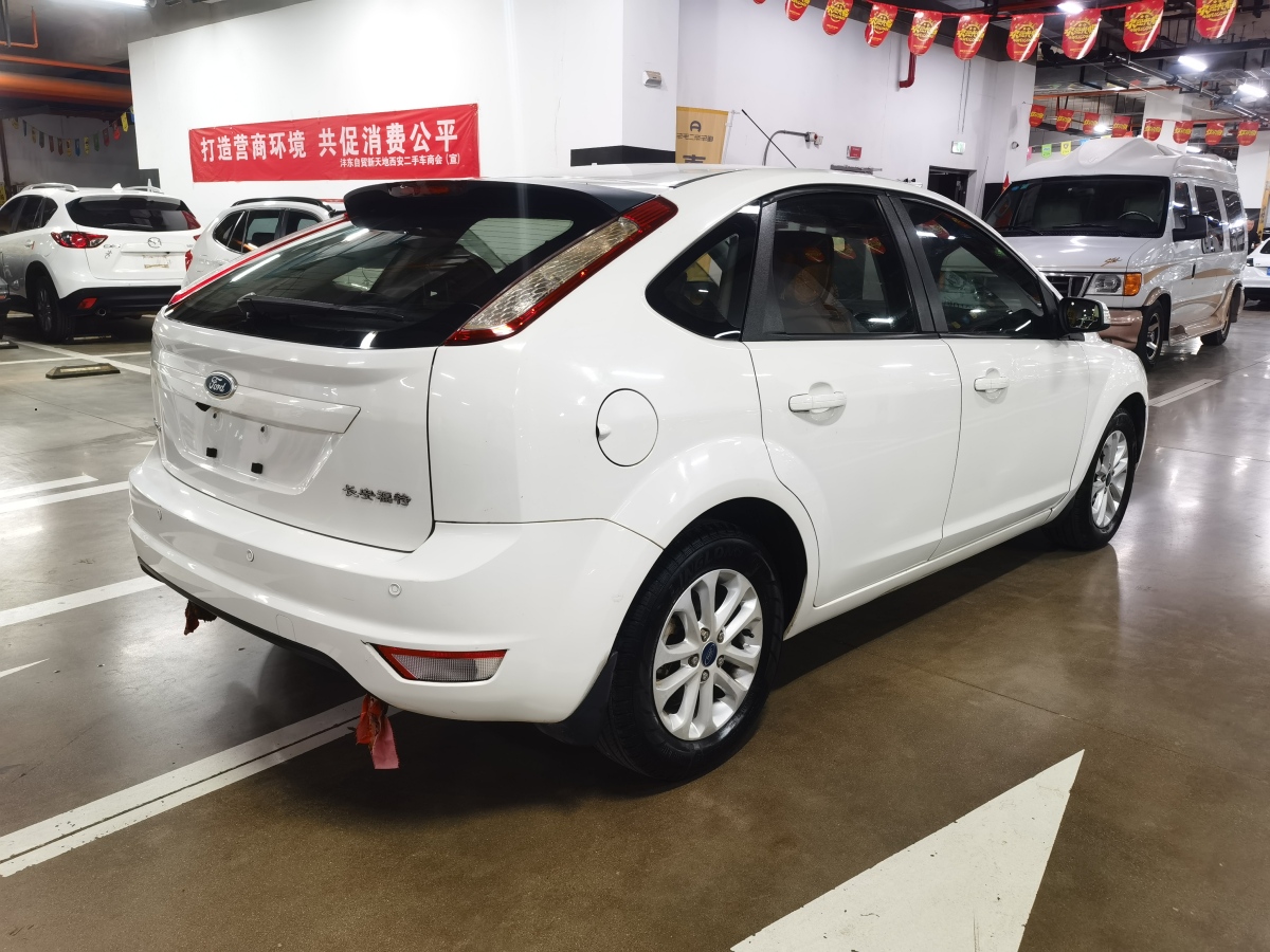 福特 福克斯  2013款 兩廂經(jīng)典 1.8L 自動基本型圖片