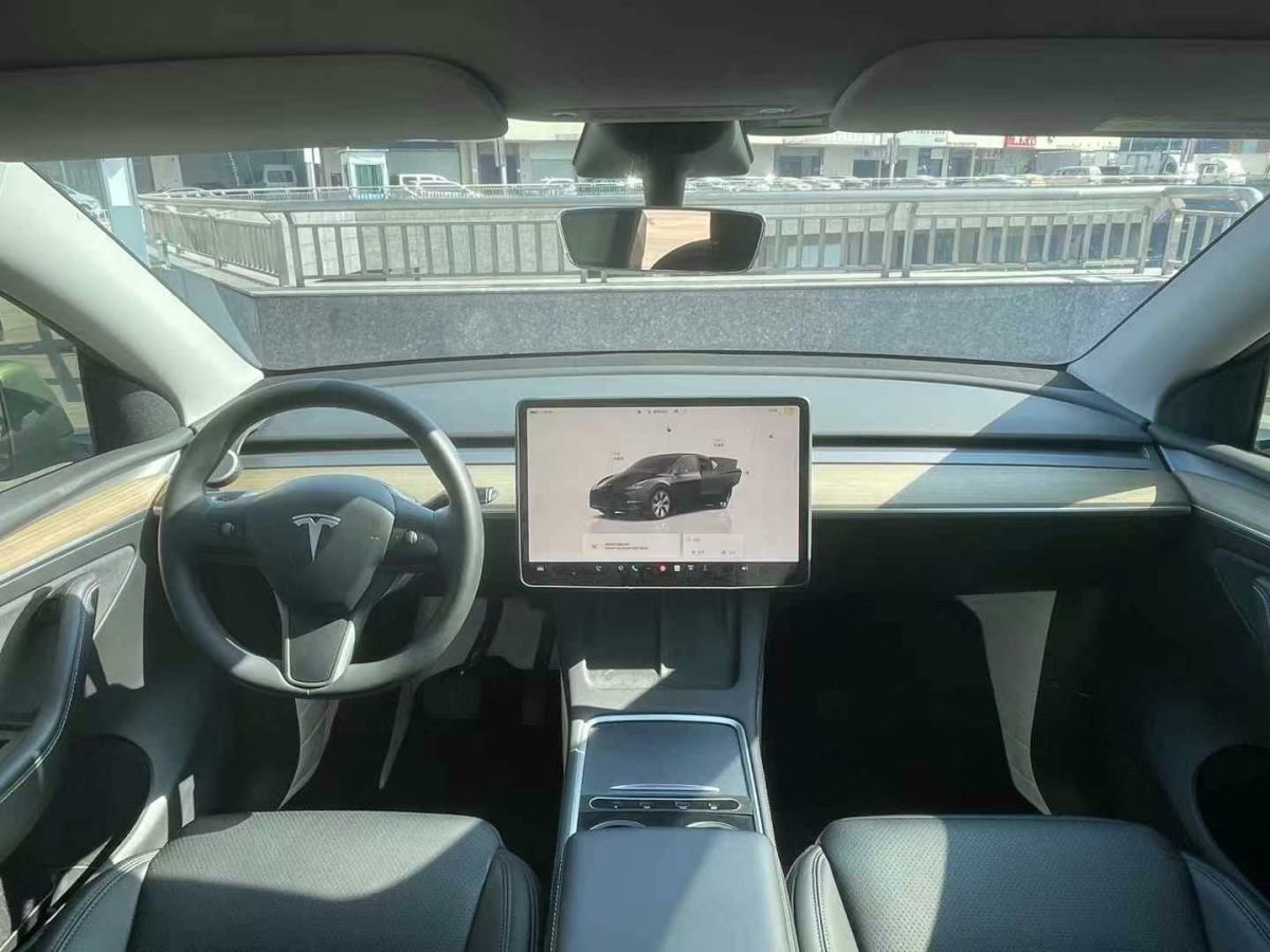 特斯拉 Model S  2023款 三電機(jī)全輪驅(qū)動(dòng) Plaid版圖片