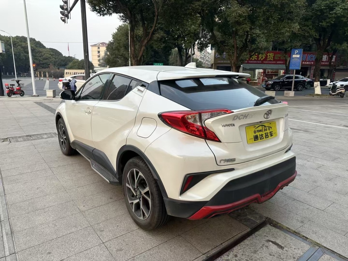 豐田 C-HR  2020款 2.0L 領(lǐng)先版圖片