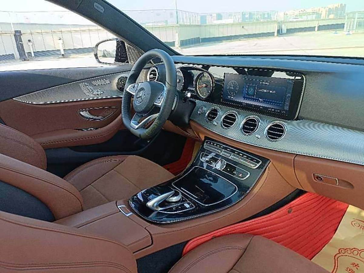 奔驰 奔驰E级  2017款 改款 E 300 运动型图片