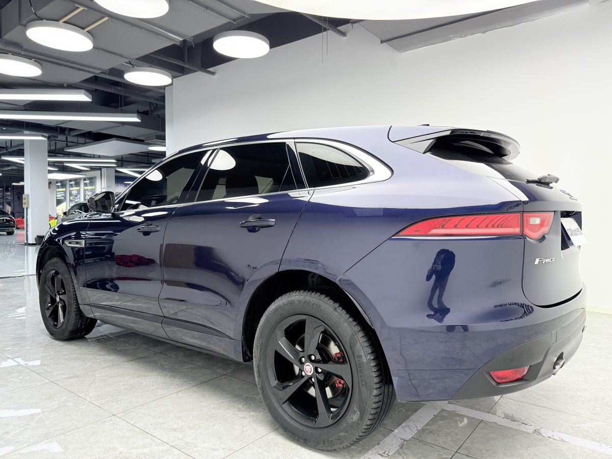 捷豹 F-PACE  2016款 2.0T 兩驅(qū)R-Sport運(yùn)動(dòng)版圖片