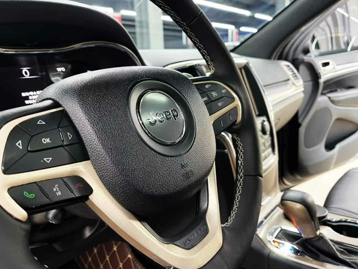 Jeep 大切諾基  2018款 3.6L 高性能四驅版圖片