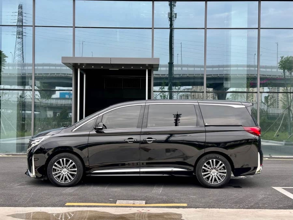 廣汽傳祺 M8  2021款 領(lǐng)秀系列 390T 尊貴版圖片
