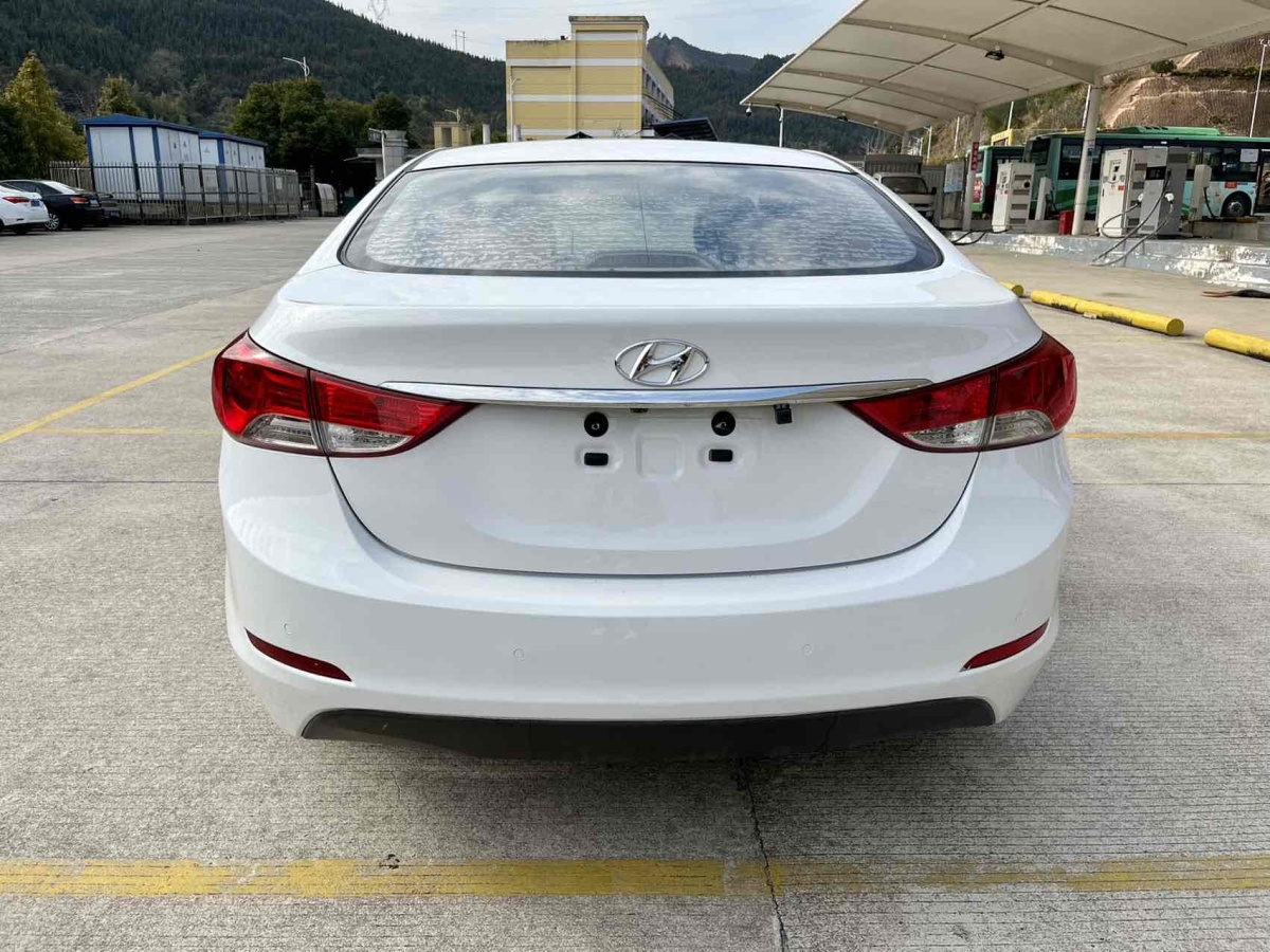 現(xiàn)代 朗動  2013款 1.6L 自動尊貴型圖片