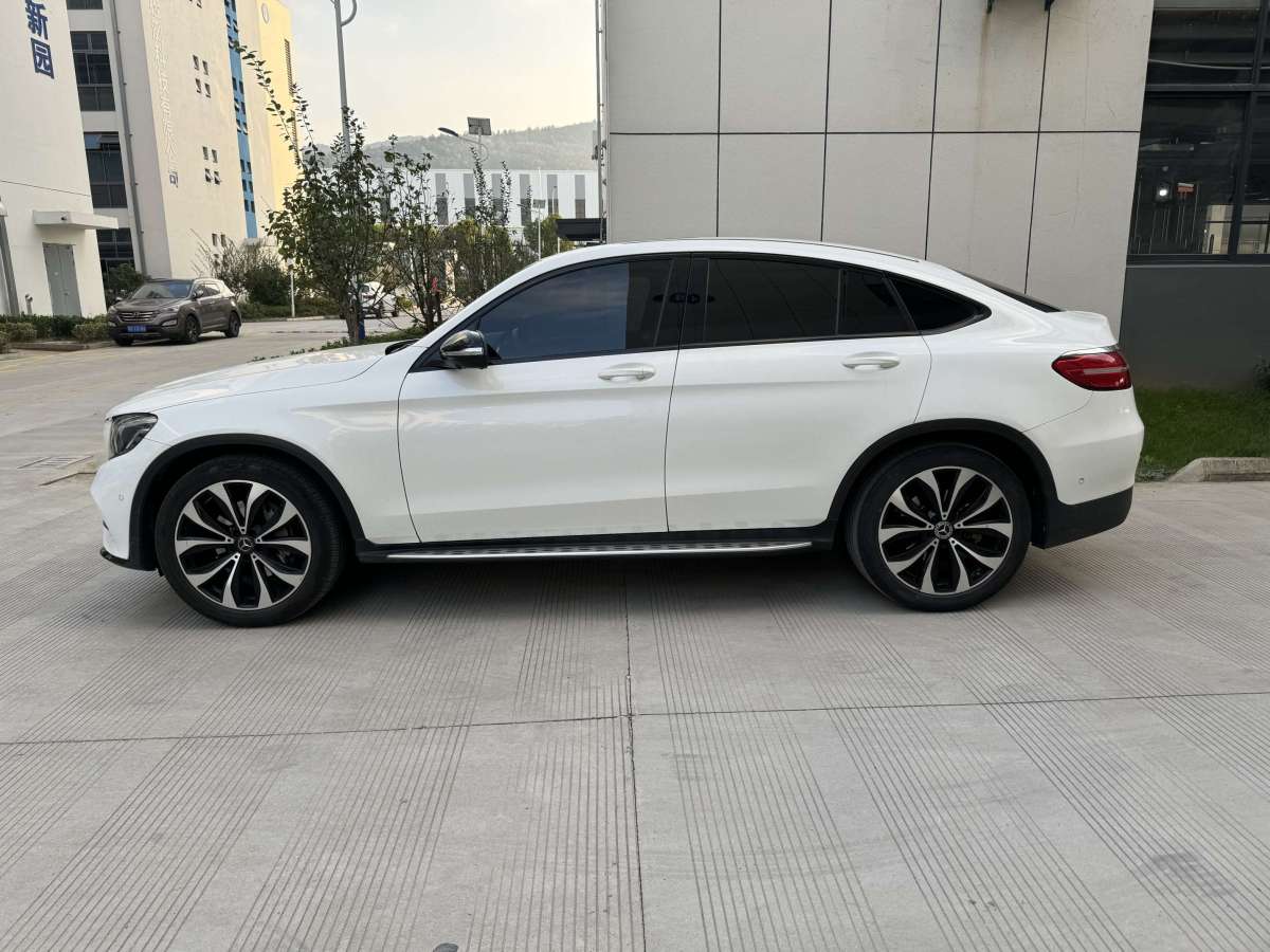 奔馳 奔馳GLC  2022款 改款 GLC 260 4MATIC 轎跑SUV圖片