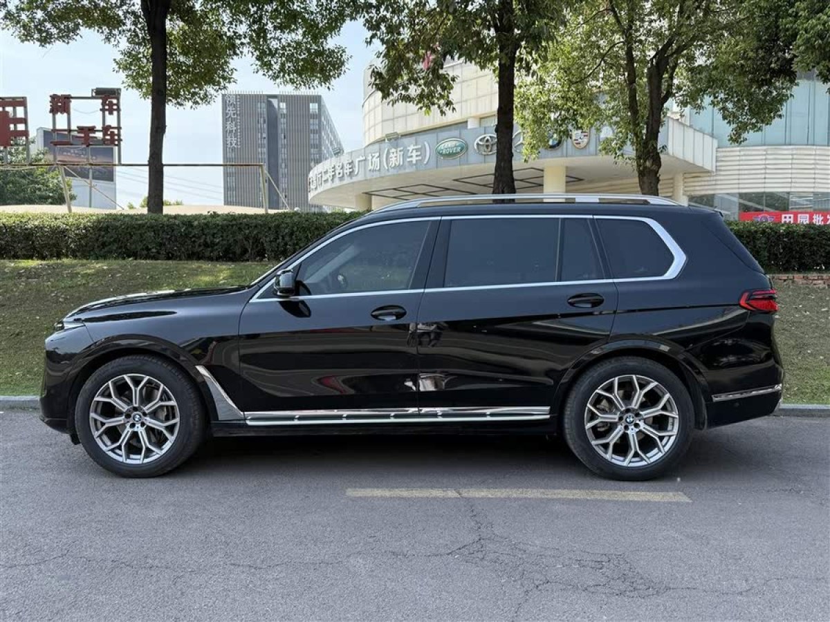 寶馬 寶馬X7  2023款 xDrive40i 領(lǐng)先型豪華套裝圖片