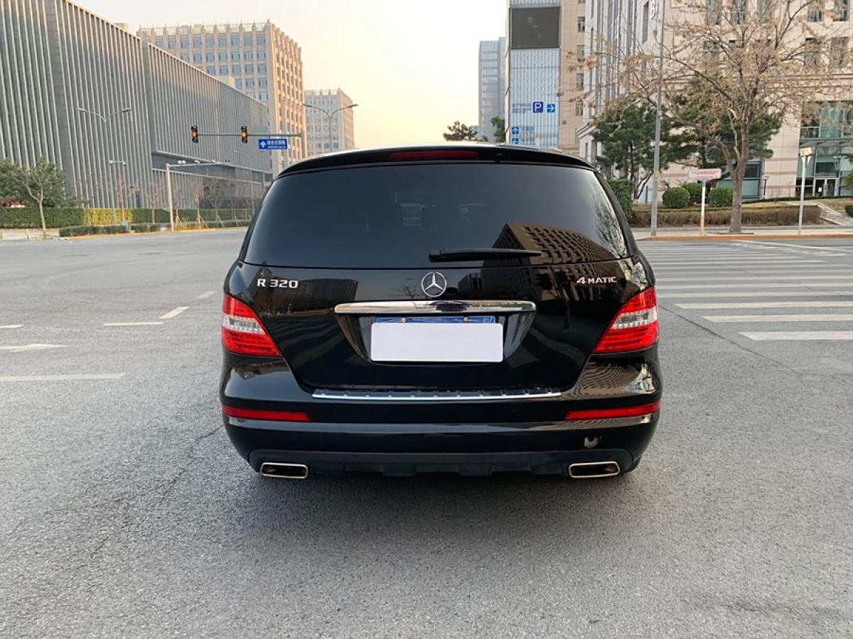 奔馳 奔馳R級  2017款 R 320 4MATIC 商務型臻藏版圖片