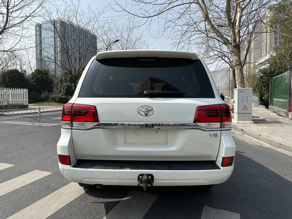 丰田v6suv图片