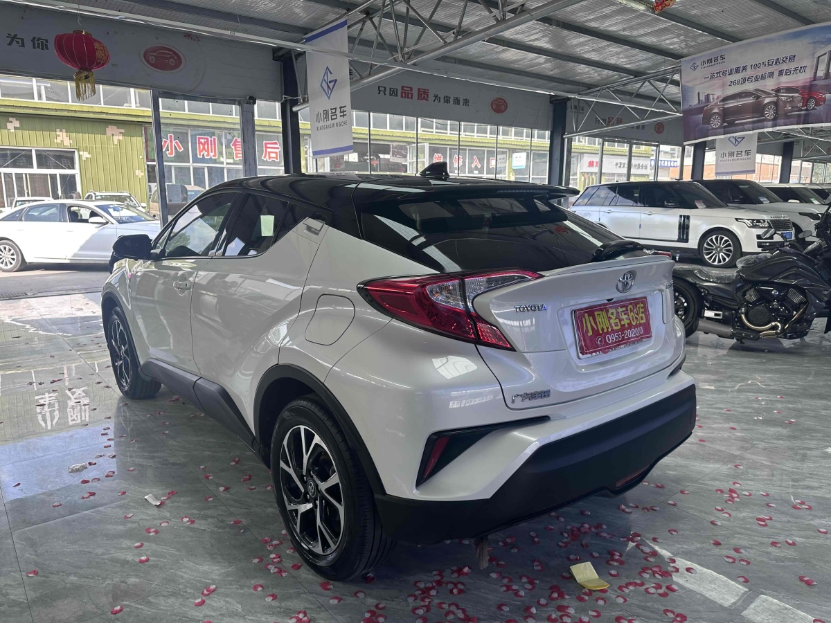 豐田 C-HR  2018款 2.0L 領(lǐng)先天窗版 國V圖片