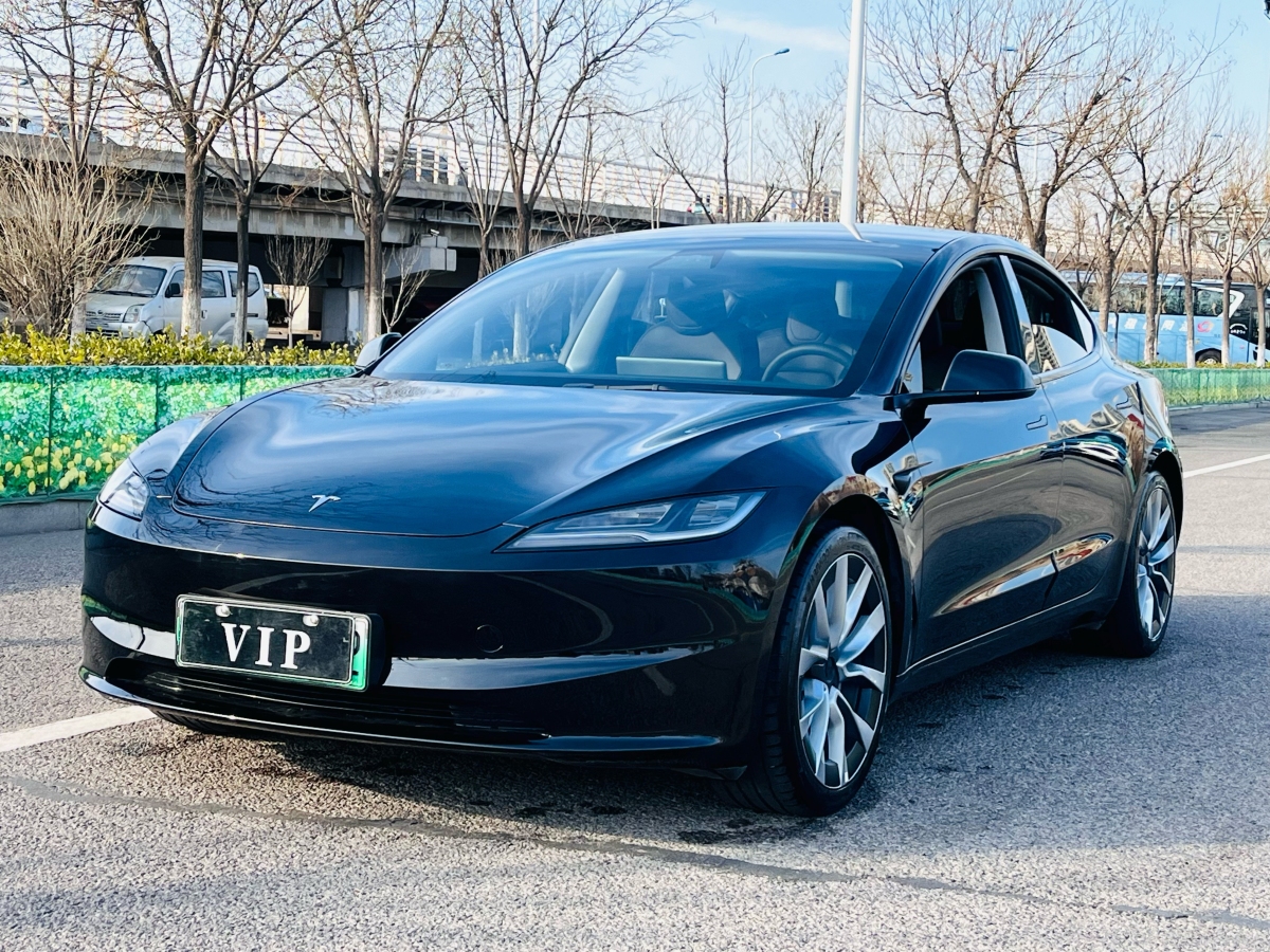 特斯拉 Model 3  2023款 長續(xù)航煥新版 雙電機(jī)全輪驅(qū)動(dòng)圖片