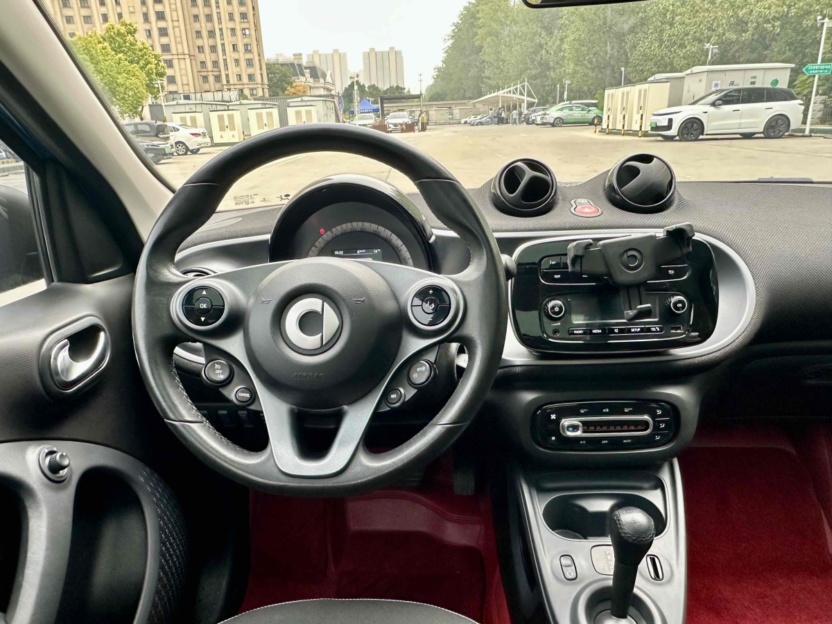 2018年9月smart forfour  2018款 1.0L 52千瓦激情版