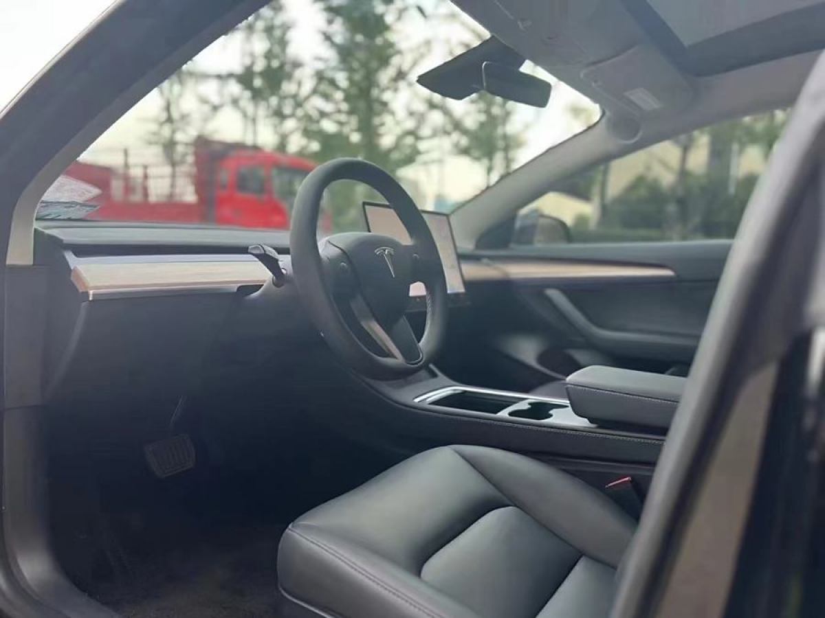 特斯拉 Model Y  2023款 后輪驅(qū)動版圖片