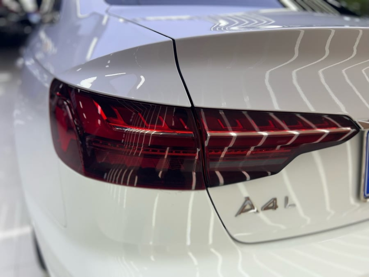 奧迪 奧迪A4L  2022款 40 TFSI 豪華動(dòng)感型圖片