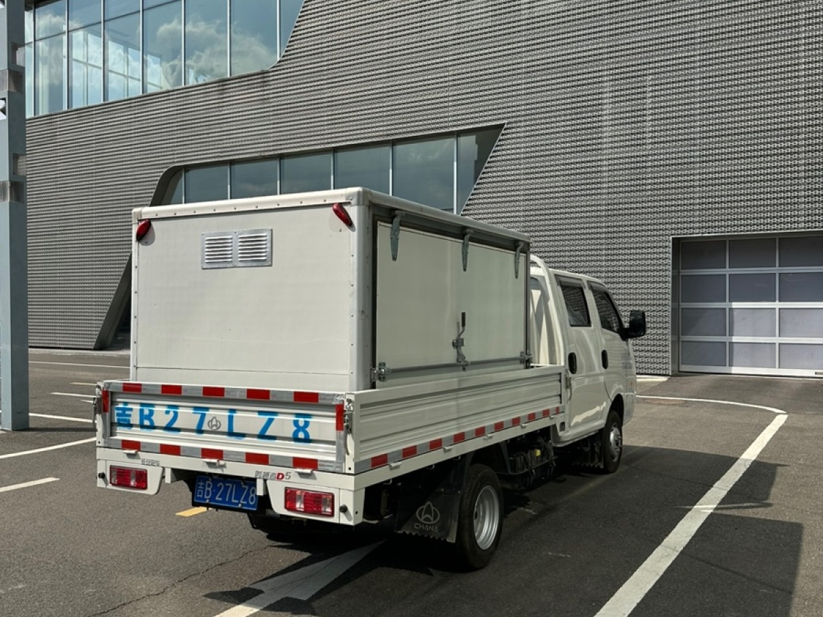 長(zhǎng)安跨越 跨越者D5  2021款 1.6L舒適版雙排廂式雙后輪3035mm貨箱DAM16KL圖片