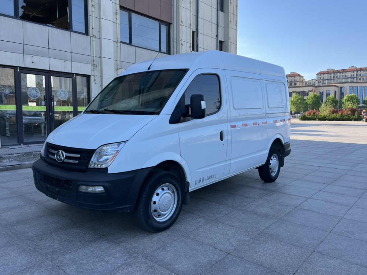 上汽大通 V80  2021款 2.0T PLUS 手動(dòng)廂式貨車VAN短軸中頂3座圖片