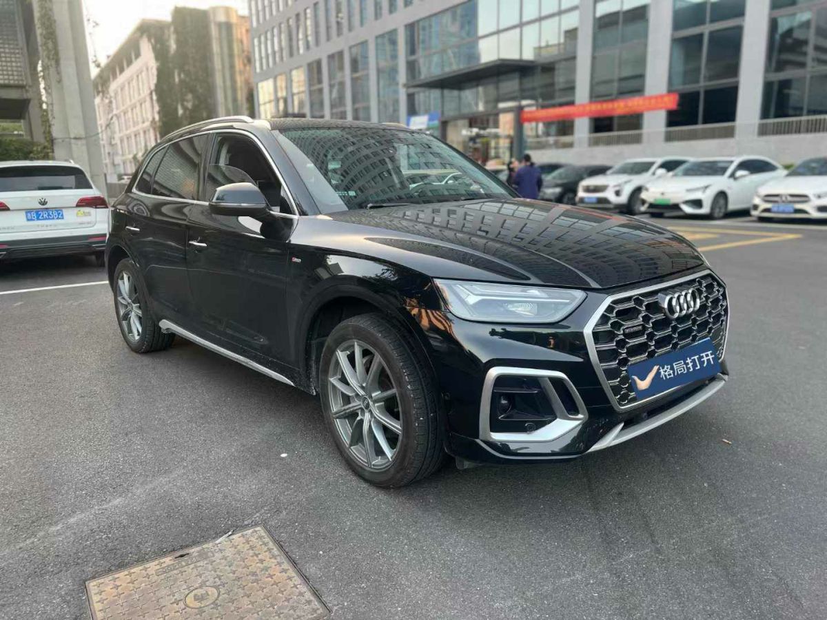 奧迪 奧迪Q5 e-tron  2022款 40 e-tron 星耀型 機(jī)甲套裝圖片