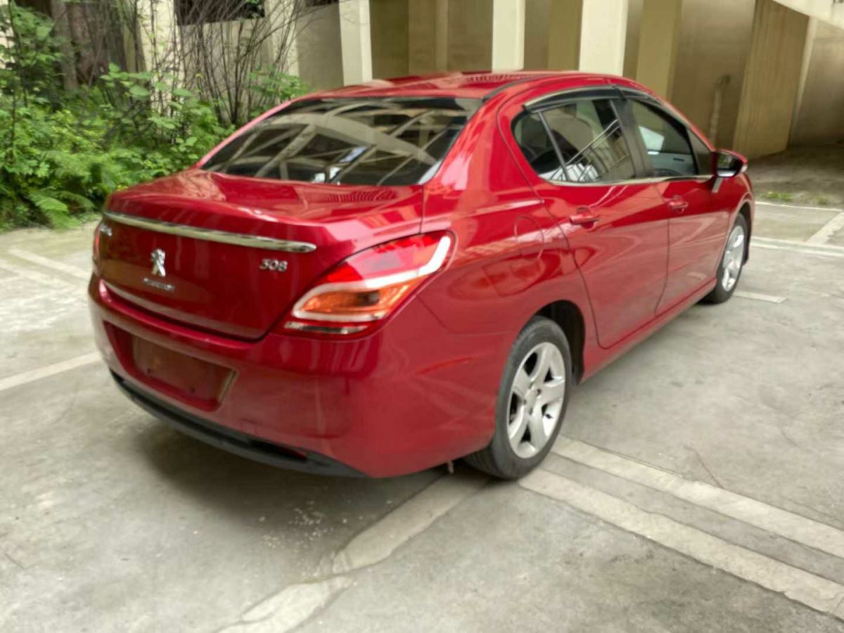 日產(chǎn) GT-R  2014款 3.8T Premium Edition 棕紅內(nèi)飾圖片