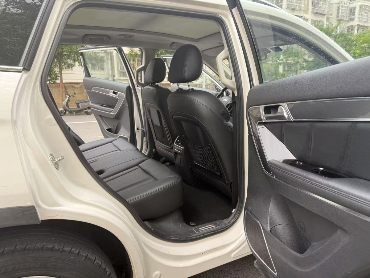 哈弗 H6 Coupe  2015款 藍(lán)標(biāo) 2.0T 自動(dòng)兩驅(qū)尊貴型圖片