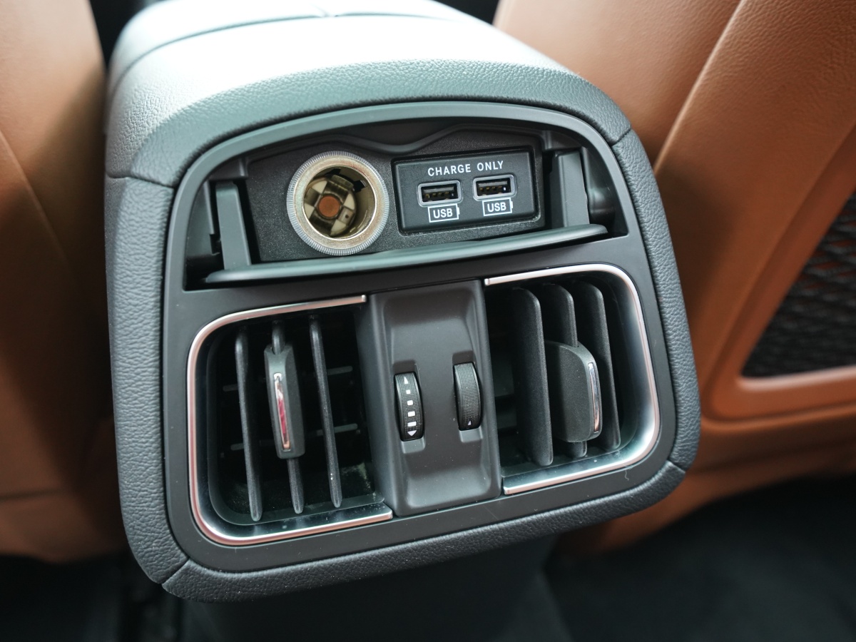 瑪莎拉蒂 Levante  2018款 3.0T 350Hp 標(biāo)準(zhǔn)版圖片