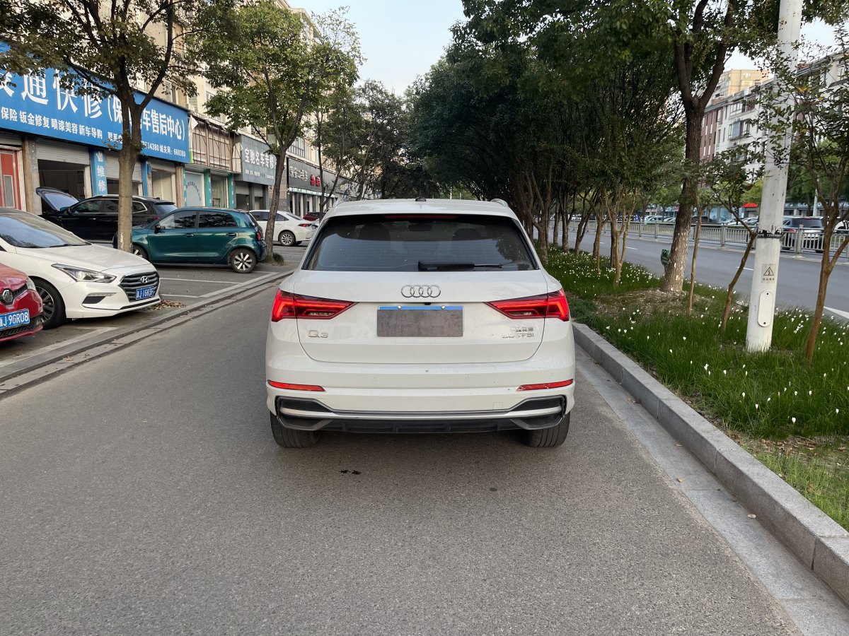 奧迪 奧迪Q3  2024款 35 TFSI 進(jìn)取動(dòng)感型圖片