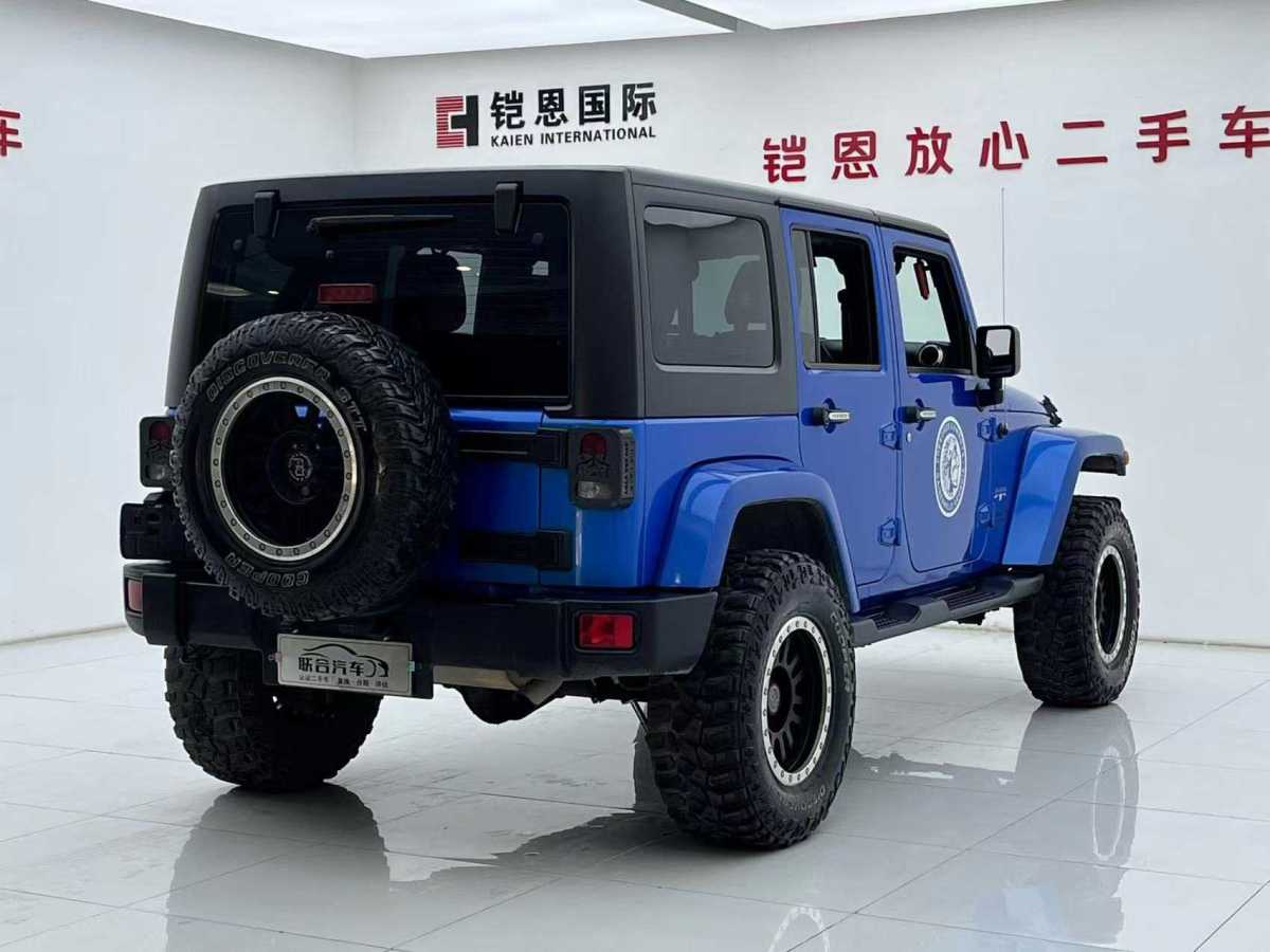 Jeep 牧馬人  2015款 3.0L Sahara 四門舒享版圖片