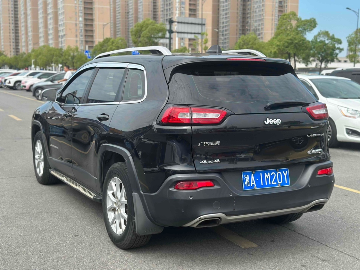 Jeep 自由光  2017款 2.4L 專業(yè)版圖片