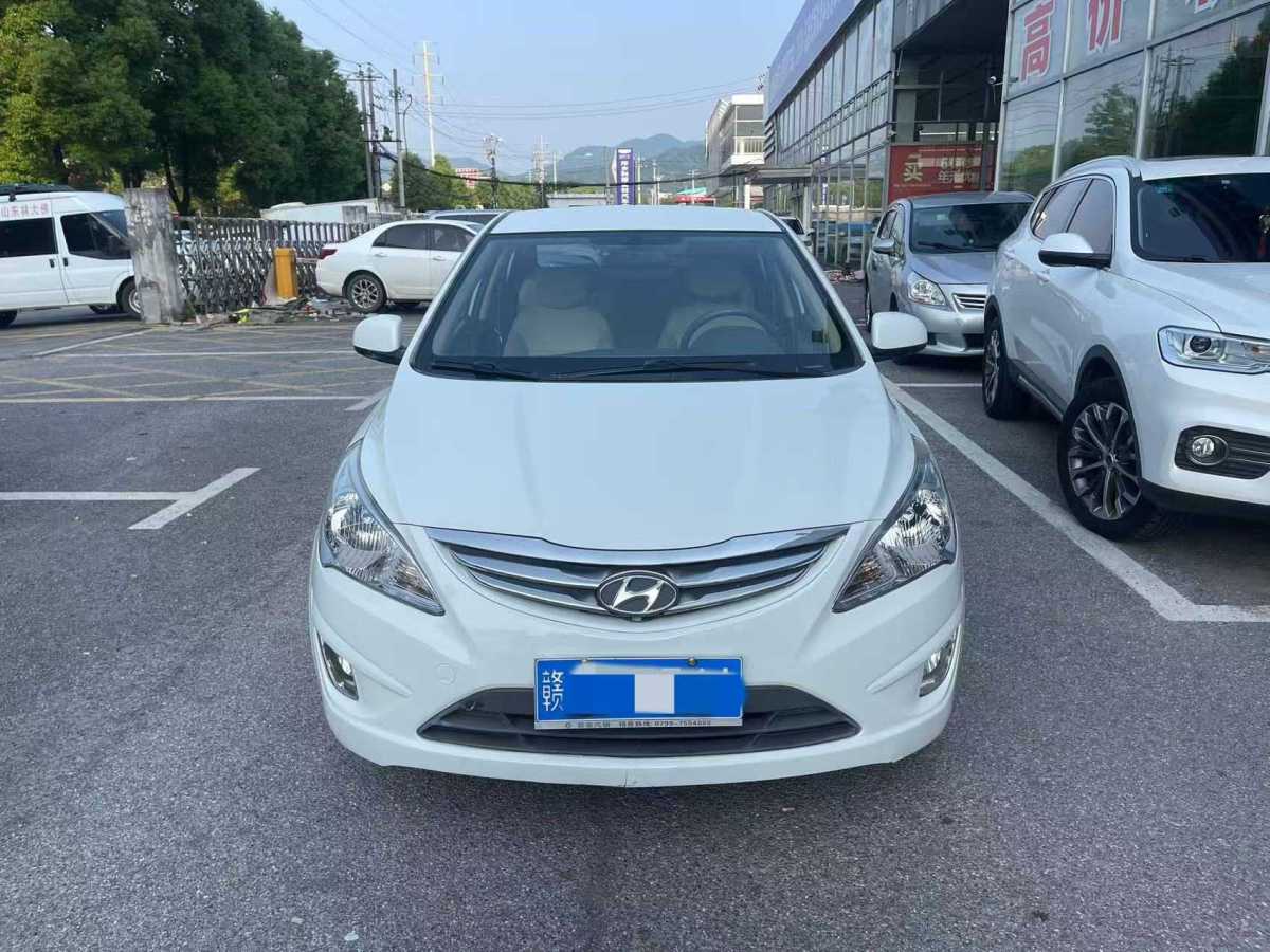 現(xiàn)代 瑞納  2010款 三廂 1.4L 自動舒適型GS圖片