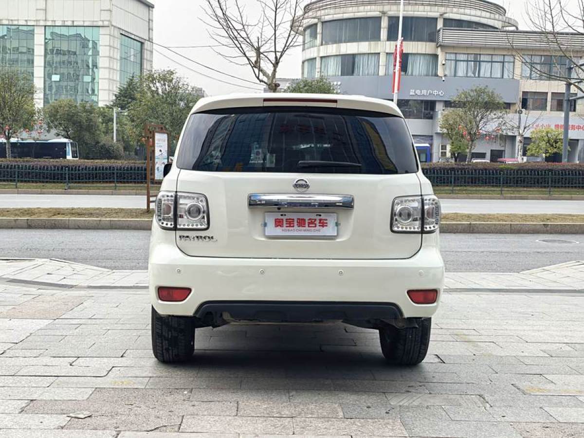 日產(chǎn) 途樂(lè)  2018款 4.0L 領(lǐng)英型圖片