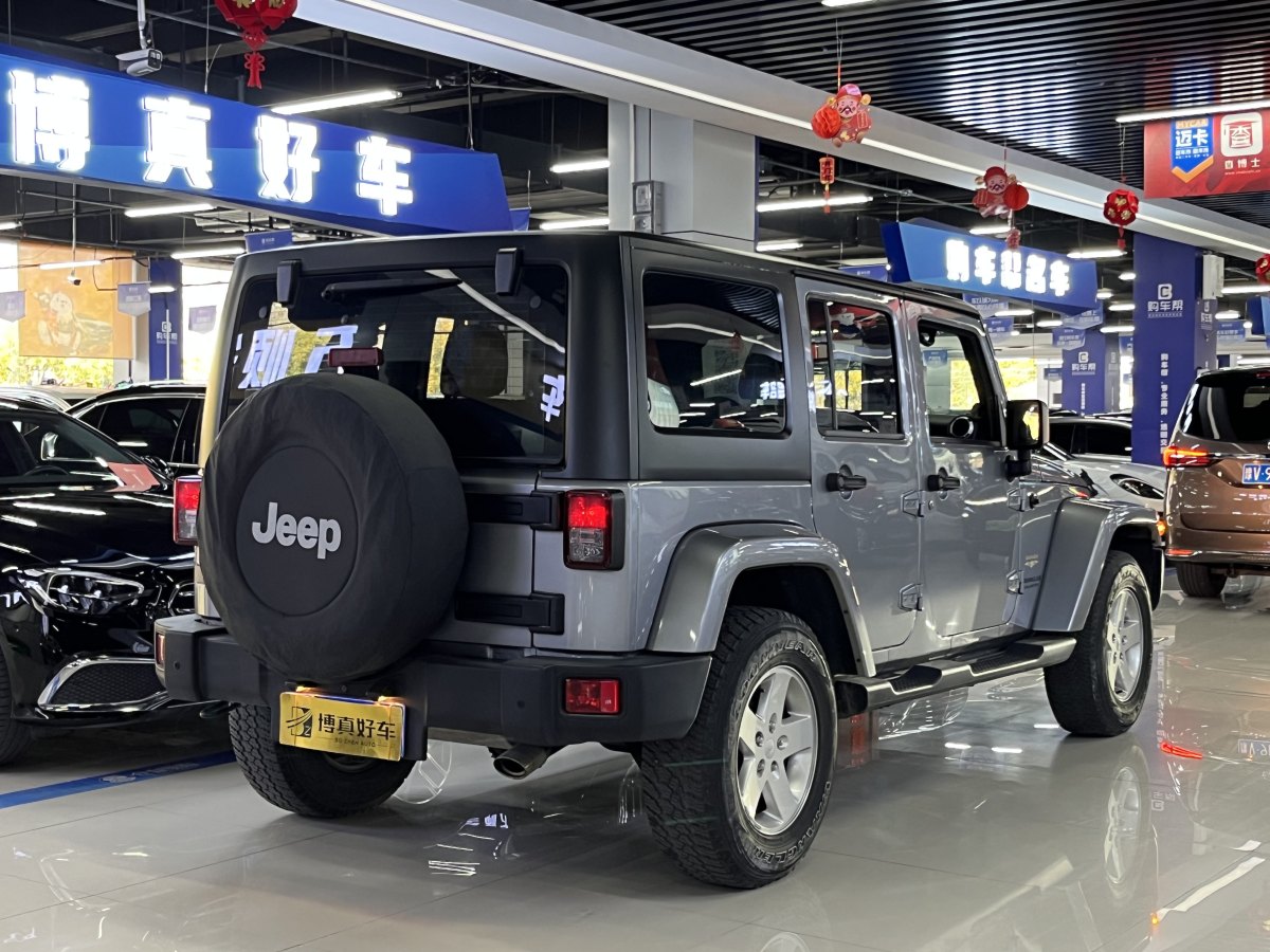 Jeep 牧馬人  2014款 2.8TD Sahara 四門版圖片