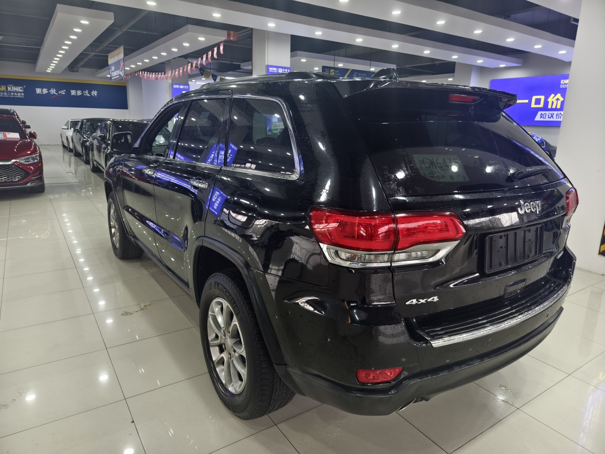 Jeep 大切諾基  2015款 3.0L 舒享導(dǎo)航版圖片