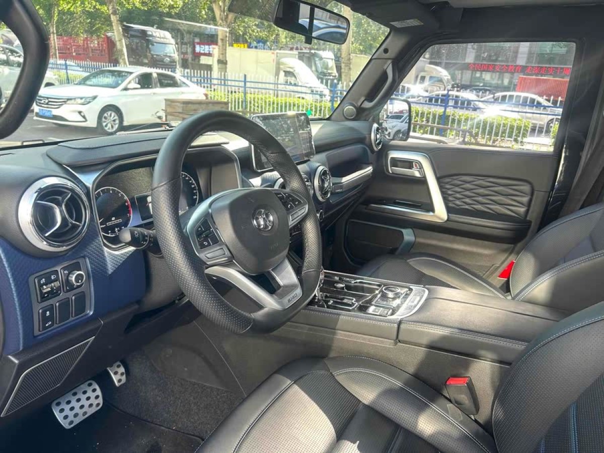 北京 BJ40  2018款 PLUS 2.0T 自動(dòng)四驅(qū)城市獵人版圖片