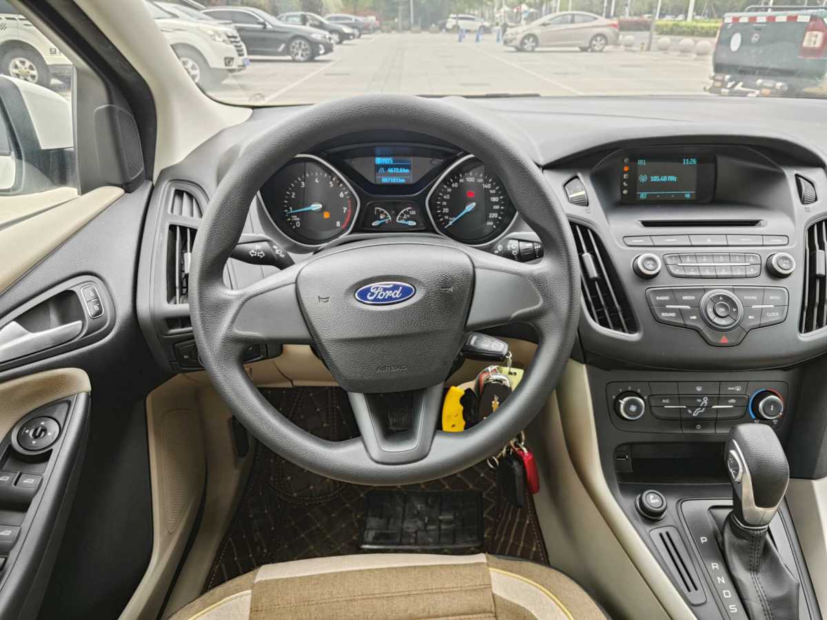 2015年10月福特 福克斯  2015款 三厢 1.6L 自动舒适型
