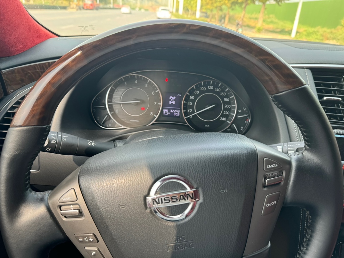 日產(chǎn)途樂  2019款  Y62 4.0L  SE圖片