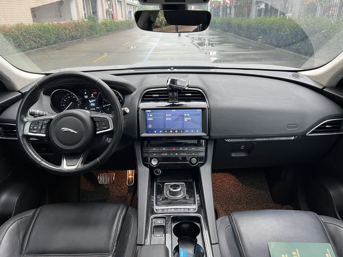 捷豹 F-PACE  2019款 2.0T 四驅(qū)都市尊享版圖片