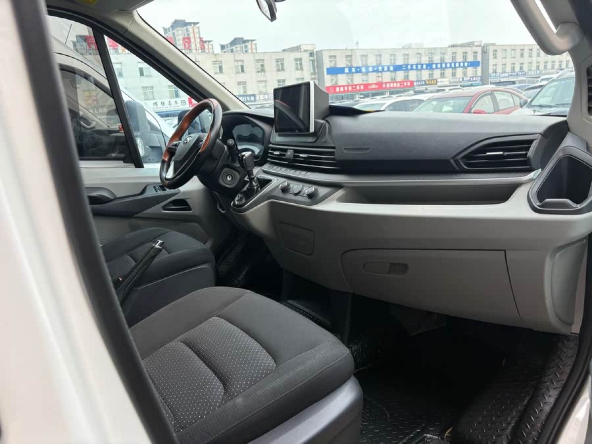 上汽大通 V90  2020款 2.0T 手動運杰版前驅后單胎長軸高頂7座圖片