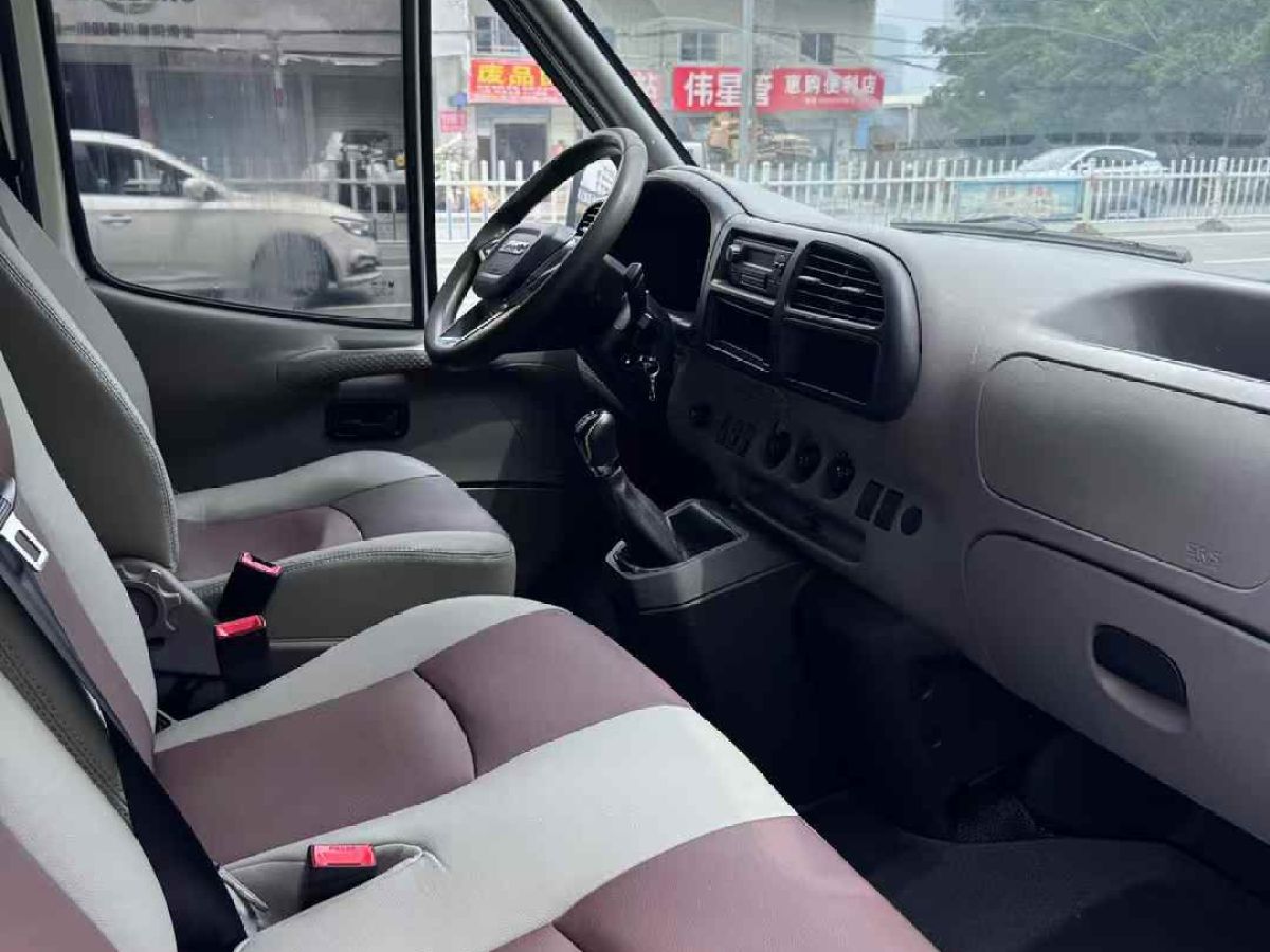 江鈴 特順  2019款 2.8T商運(yùn)型智動(dòng)擋短軸中頂6座國(guó)VI JX493圖片
