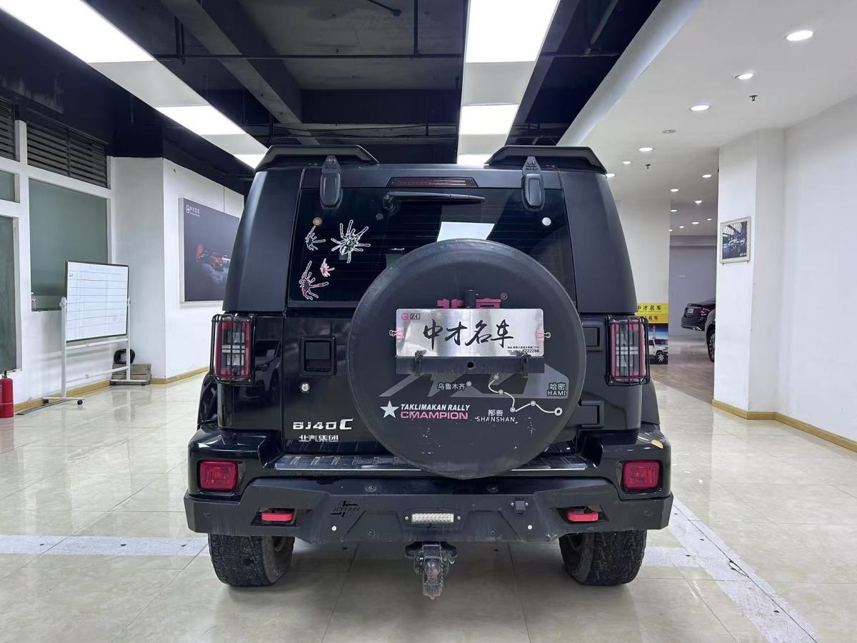 北京 BJ40  2020款 2.0T 自動四驅(qū)城市獵人版?zhèn)b客型圖片