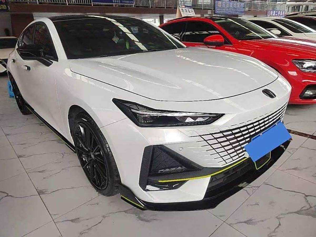 長(zhǎng)安 長(zhǎng)安UNI-V  2022款 1.5T 智慧領(lǐng)航型圖片