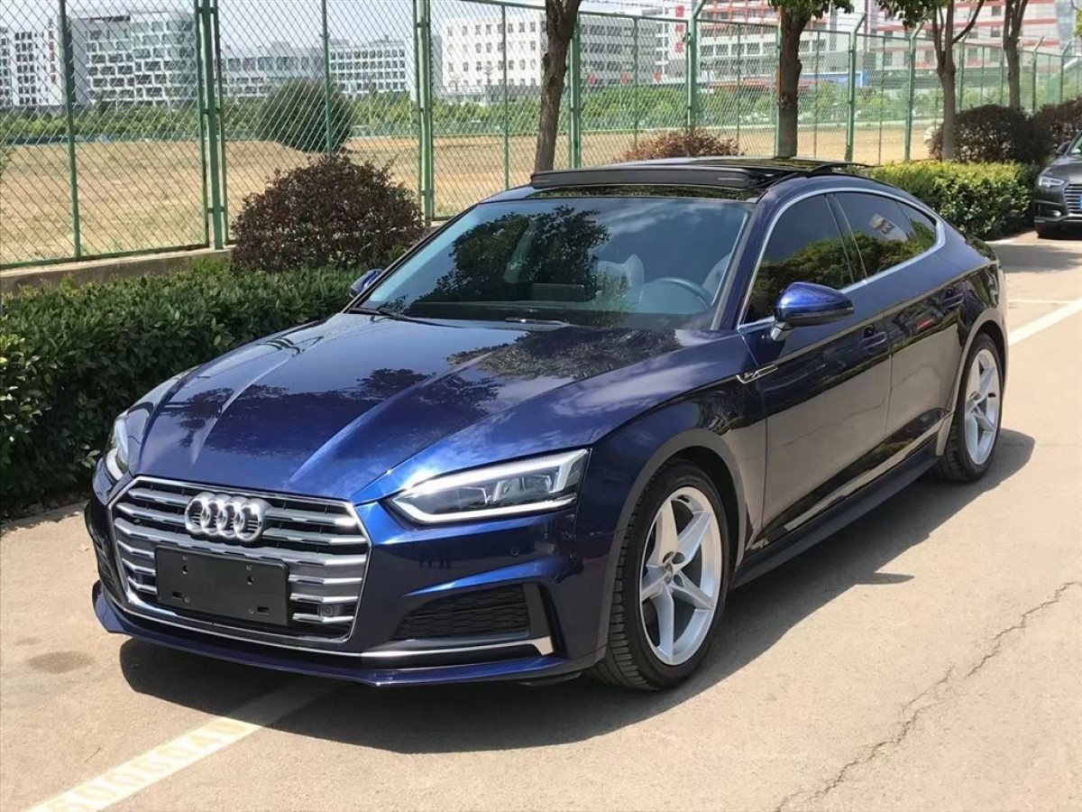 昆明2019年09月奥迪奥迪a52019款sportback40tfsi时尚型蓝色自动档