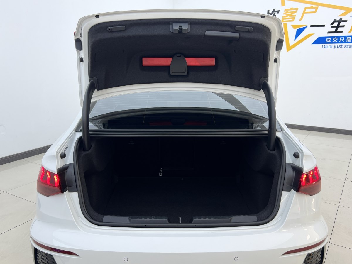 奧迪 奧迪A3  2023款 改款 A3L Limousine 35 TFSI 時(shí)尚致雅型圖片