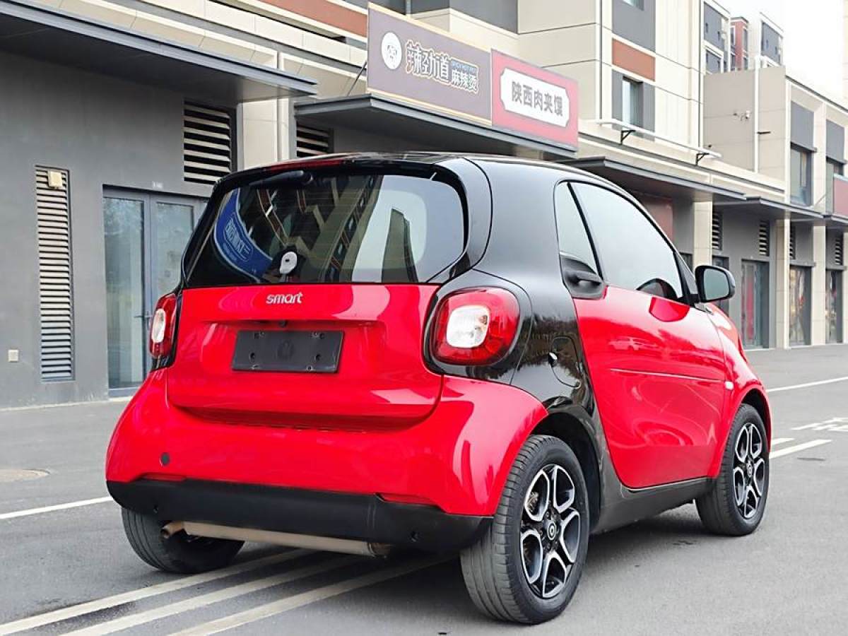 smart fortwo  2017款 1.0L 52千瓦硬頂摯愛特別版圖片