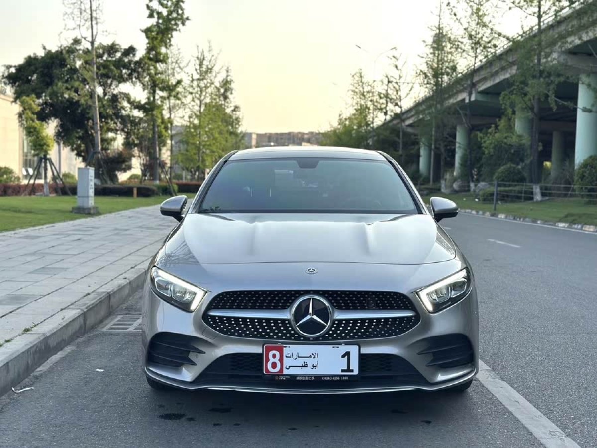 奔馳 奔馳A級  2020款 改款 A 200 L 運動轎車動感型圖片