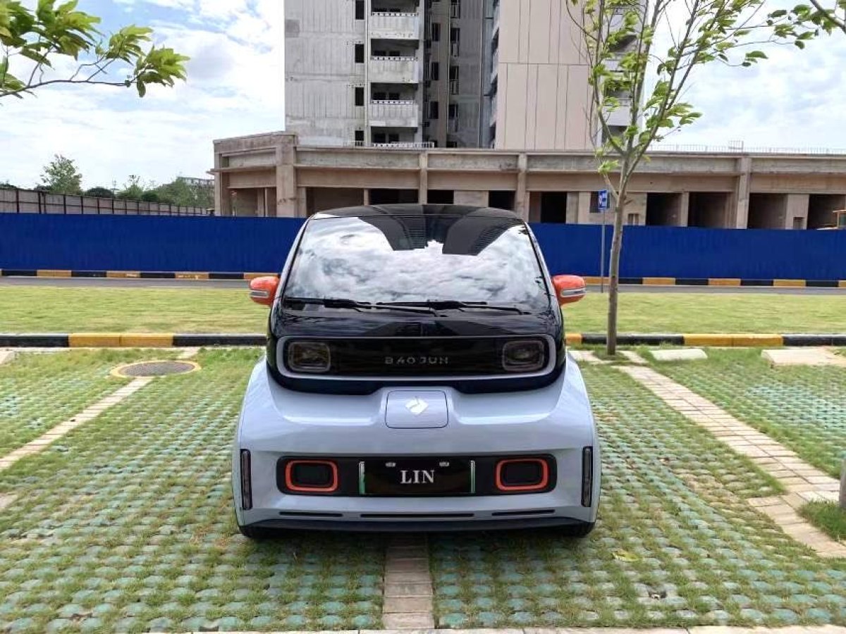 寶駿 寶駿KiWi EV  2022款 藝術(shù)家輕享版 三元鋰圖片