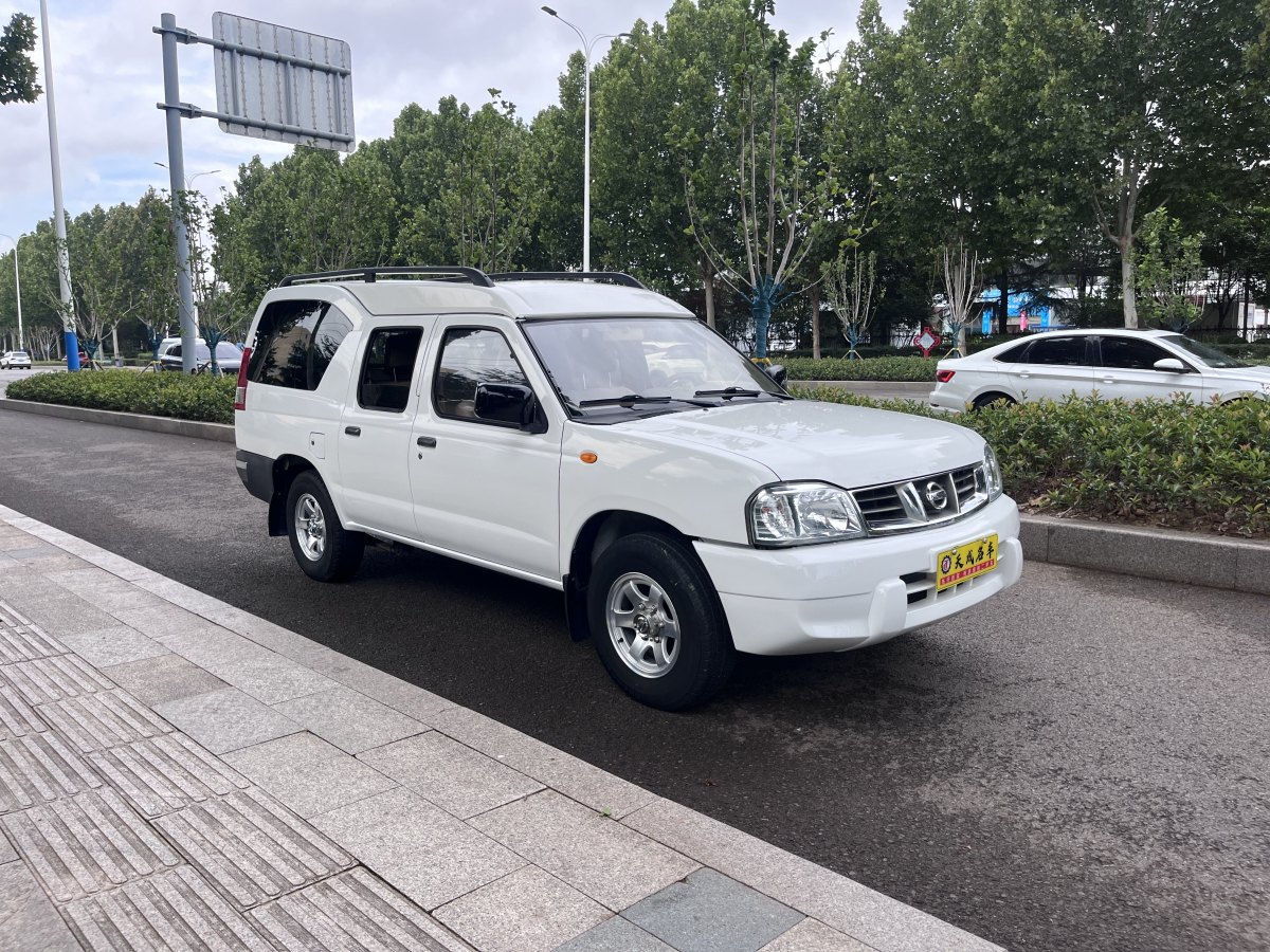 2015年12月日產(chǎn) ZN廂式車  2013款 2.4L兩驅(qū)豪華型5座