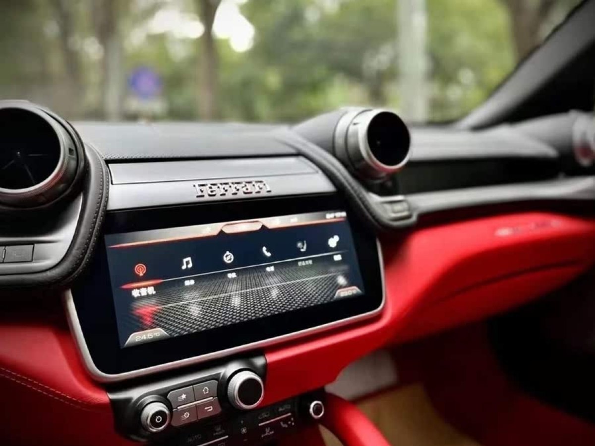 法拉利 GTC4Lusso  2017款 3.9T V8圖片