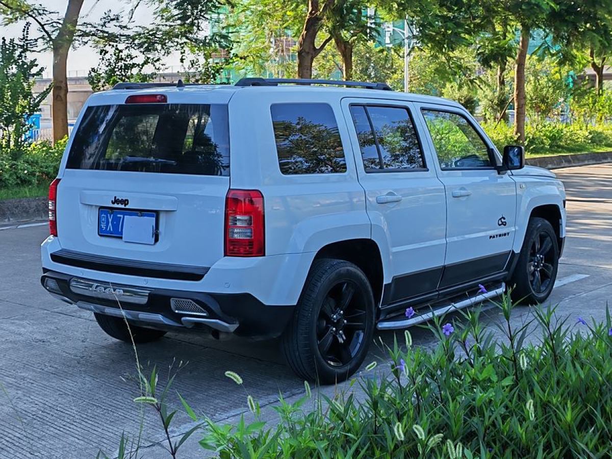 Jeep 自由客  2014款 2.4L 蛇行珍藏版圖片