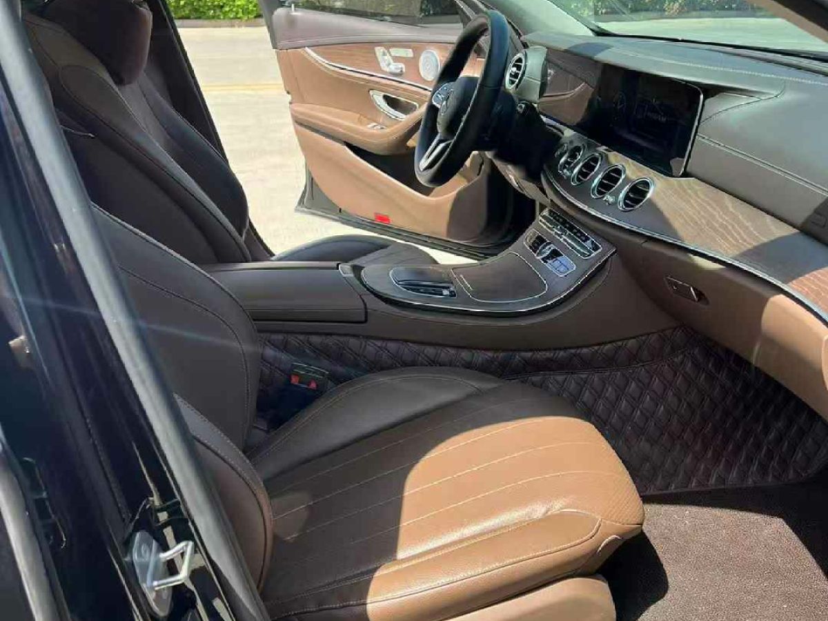 奔馳 奔馳E級(jí)  2020款 E 300 L 豪華型圖片