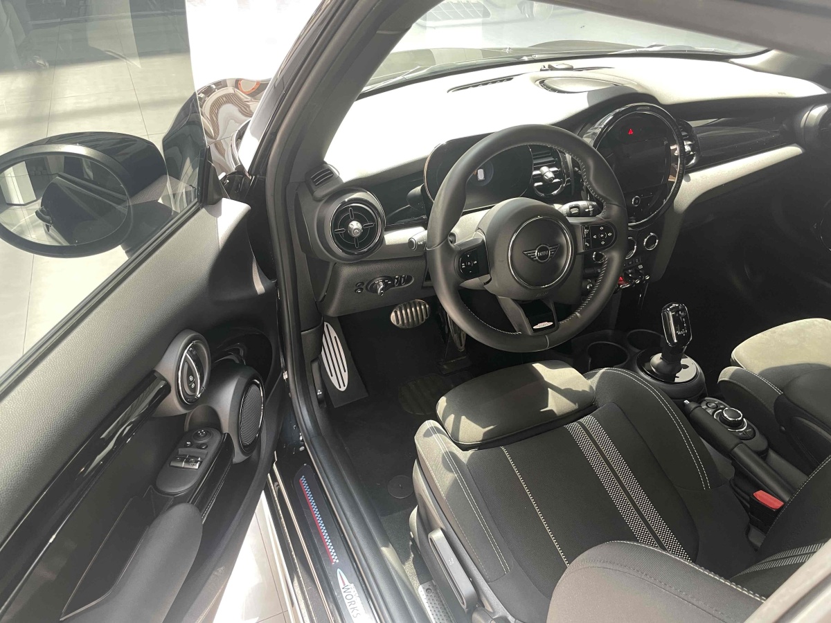 MINI MINI  2022款 1.5T COOPER 黑標特別版圖片