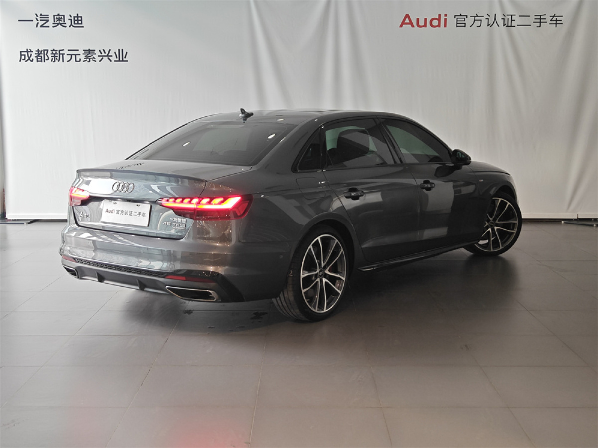 奧迪 奧迪A4L  2022款 45 TFSI quattro 臻選動(dòng)感型圖片