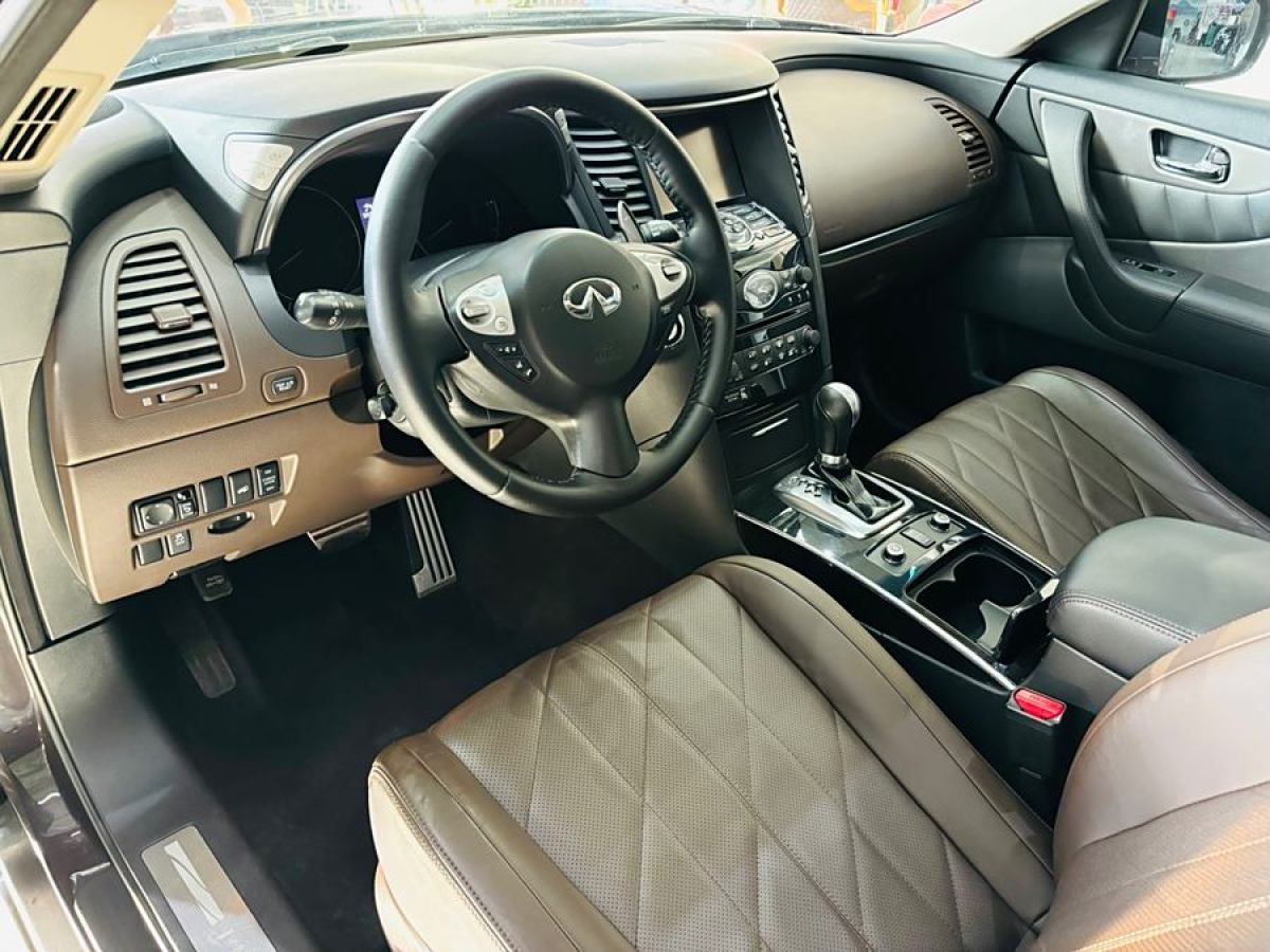 英菲尼迪 QX70  2013款 3.7L 標(biāo)準(zhǔn)版圖片